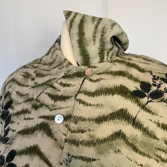 Vintage Blouse Top Size Small Olive Green Boho Leaf Print Long Sleeve Button - Picture 3 of 13